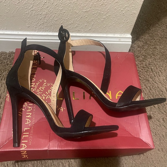 Black heeled sandals. Good condition. Worn once. - Picture 3 of 8